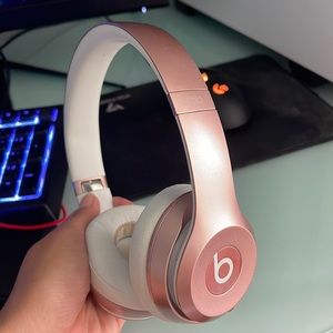 Beats Solo Wireless 1 in Rose Gold